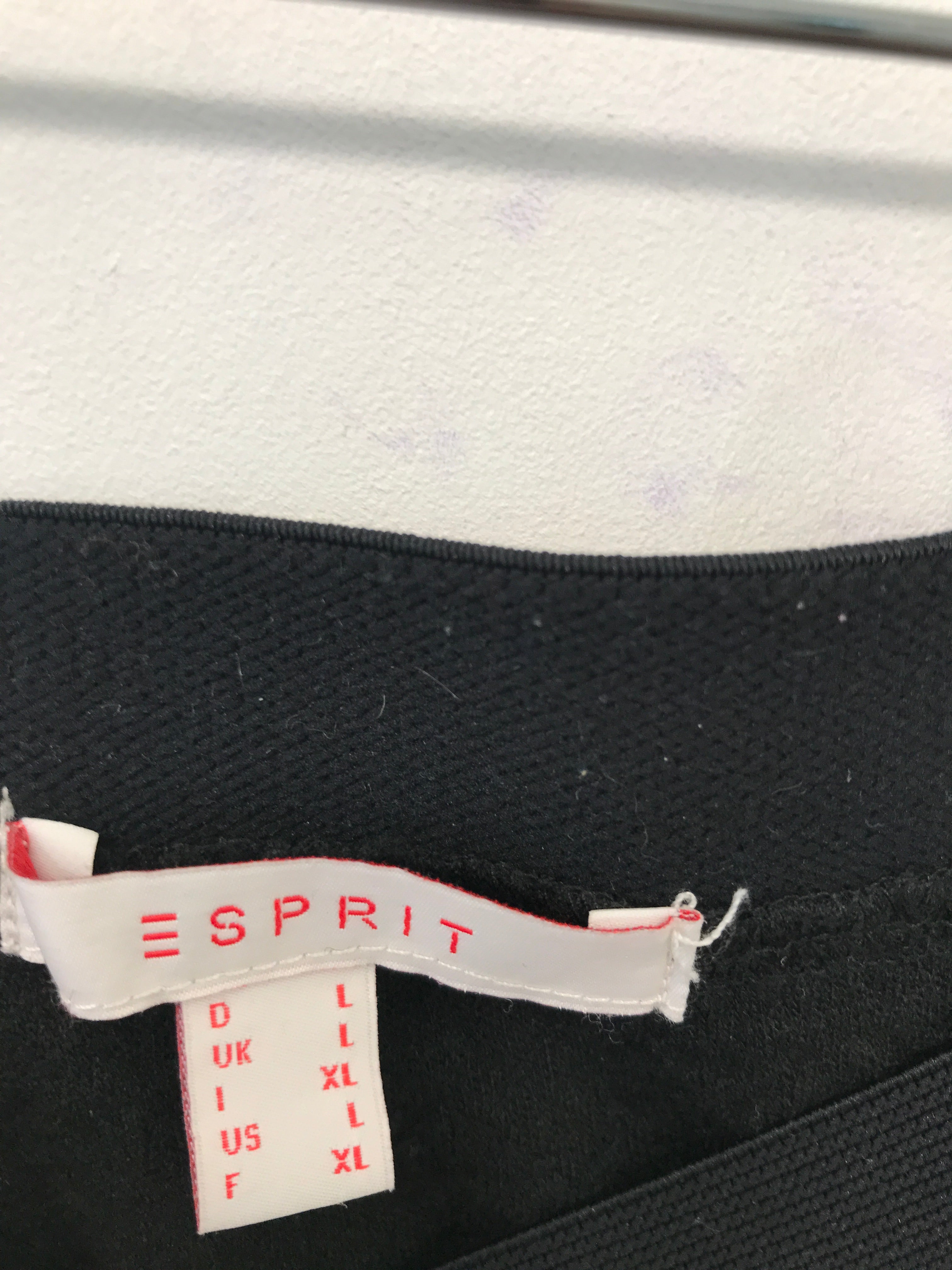 Esprit Nederdel